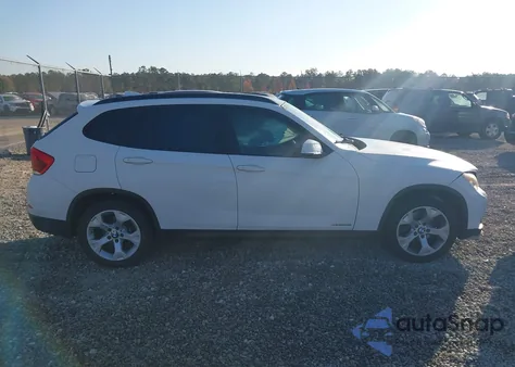 2015 BMW X1 Sdrive28I z USA, uszkodzony, nr VIN WBAVM1C54FV315853